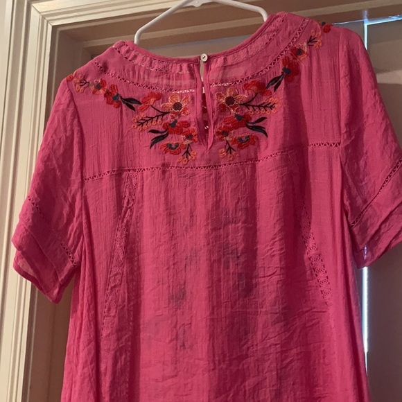 Embroidered hot pink blouse - Picture 4 of 6
